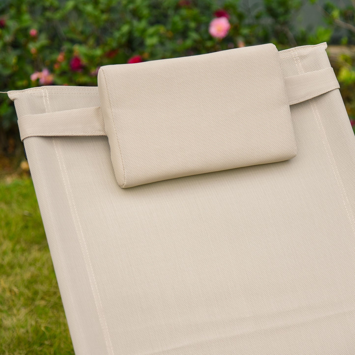 Outsunny 2PCs Outdoor Garden Rocking Chair, Patio Sun Lounger Rocker Chair z oddychającą siateczką, zdejmowana poduszka zagłówka, podłokietnik, boczna torba do przechowywania, kremowo-biały