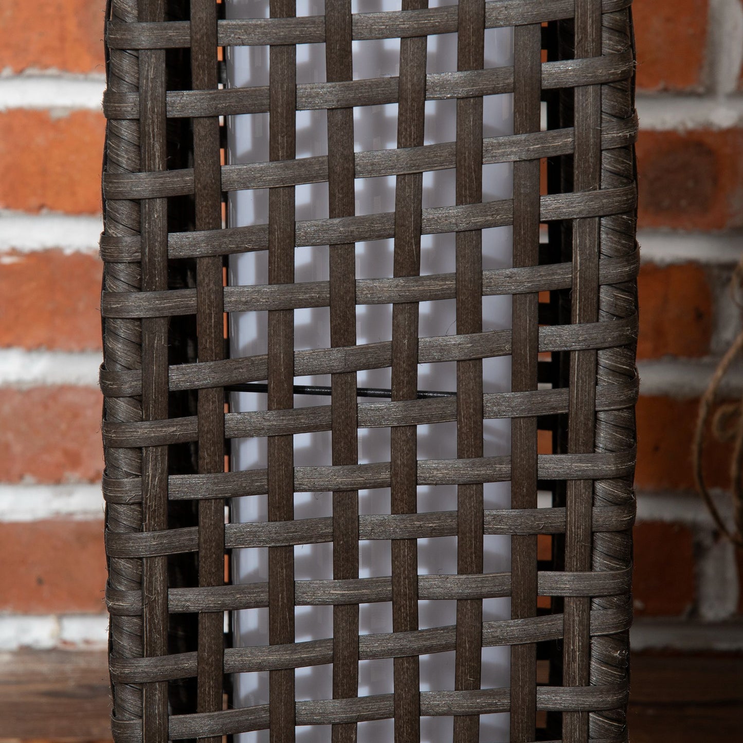 Outsunny Outdoor Rattan Solar Lantern, Brushed PE Wicker Patio Garden Lantern z automatycznym włączaniem/wyłączaniem Solar Powered LED Lights do użytku wewnątrz i na zewnątrz, na werandzie, podwórku, trawniku, dziedzińcu, w kolorze szarym