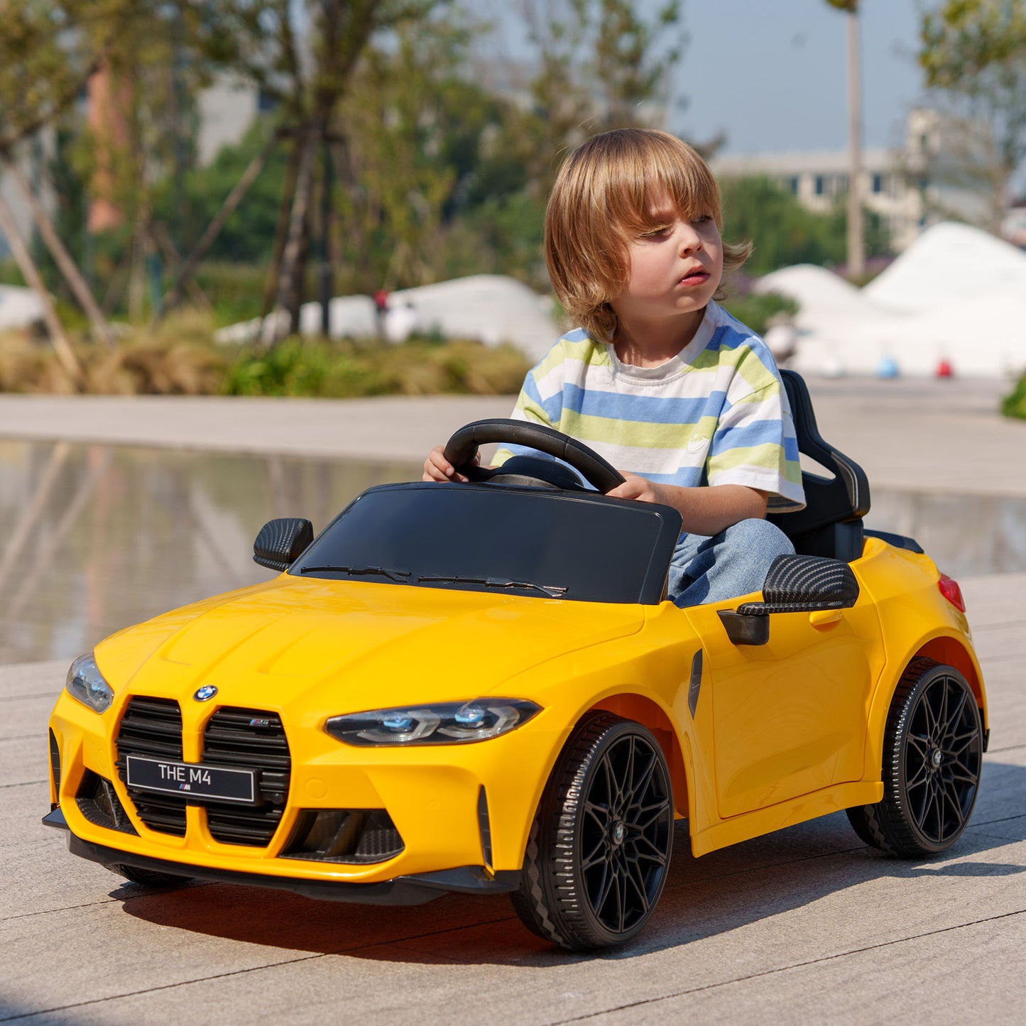 AIYAPLAY 12V BMW M4 Licencjonowany samochód dla dzieci z łatwym transportem, pilotem, zawieszeniem, muzyką, klaksonem, światłami LED, żółty