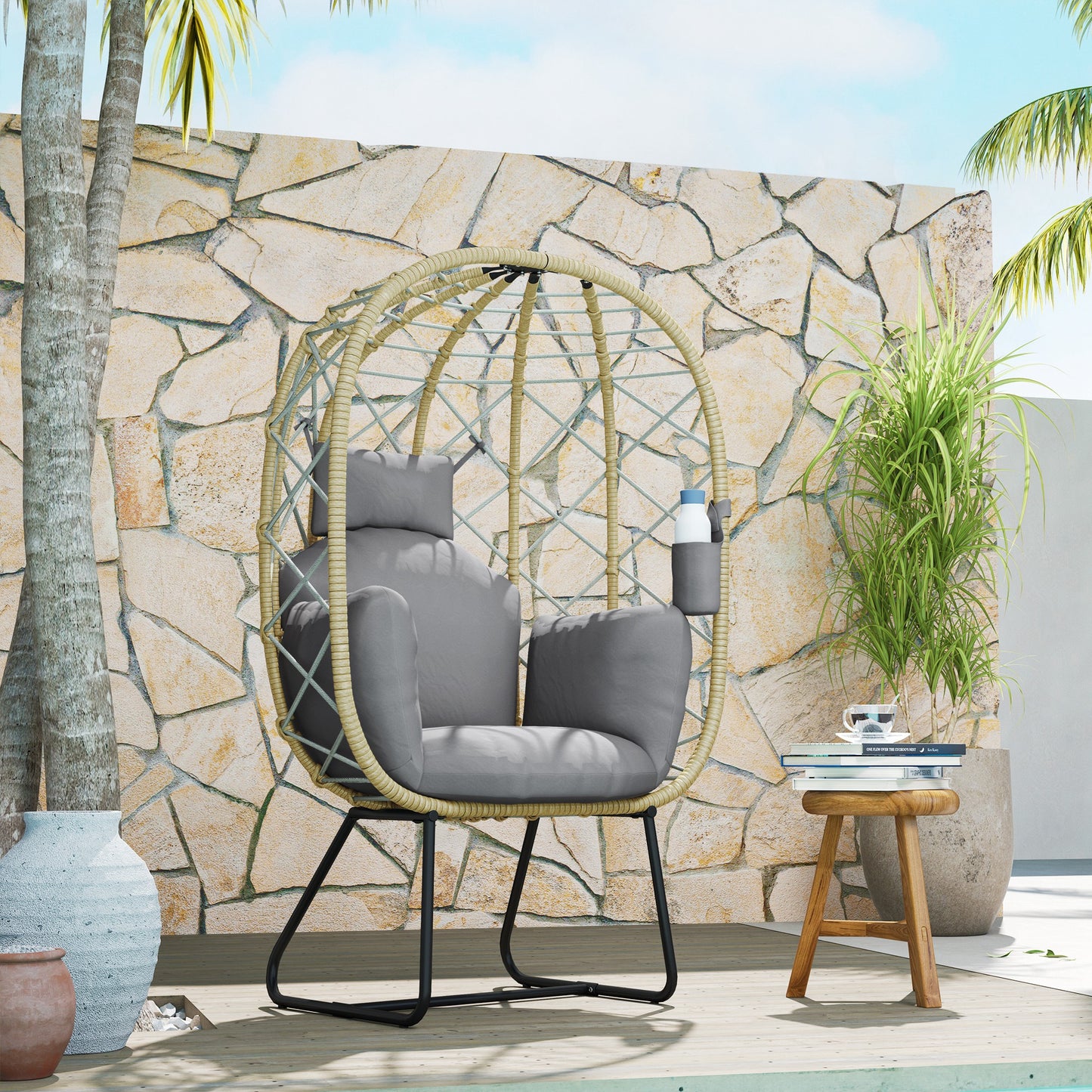 Outsunny Rattan Egg Chair Outdoor Indoor Wicker Chair z pogrubioną poduszką i zagłówkiem, stojący ogrodowy Egg Chair z uchwytem na kubek, metalowa rama na patio, balkon, szary