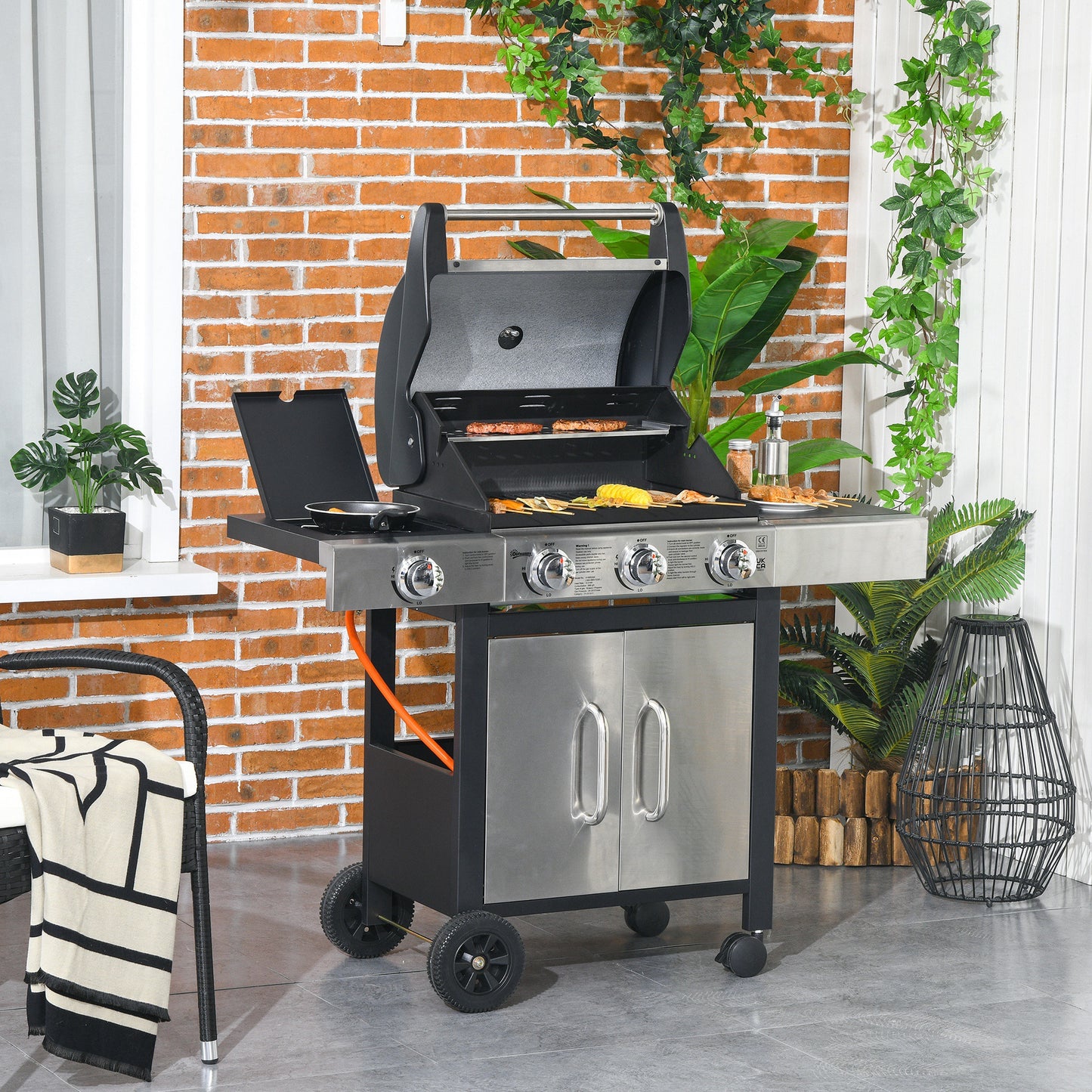 Grill gazowy Outsunny 3+1 palnik, wędzarnia ogrodowa, wózek do grillowania z bocznym palnikiem, półka grzewcza, boczne półki, szafka do przechowywania, termometr z zapłonem piezoelektrycznym, stal nierdzewna + metal