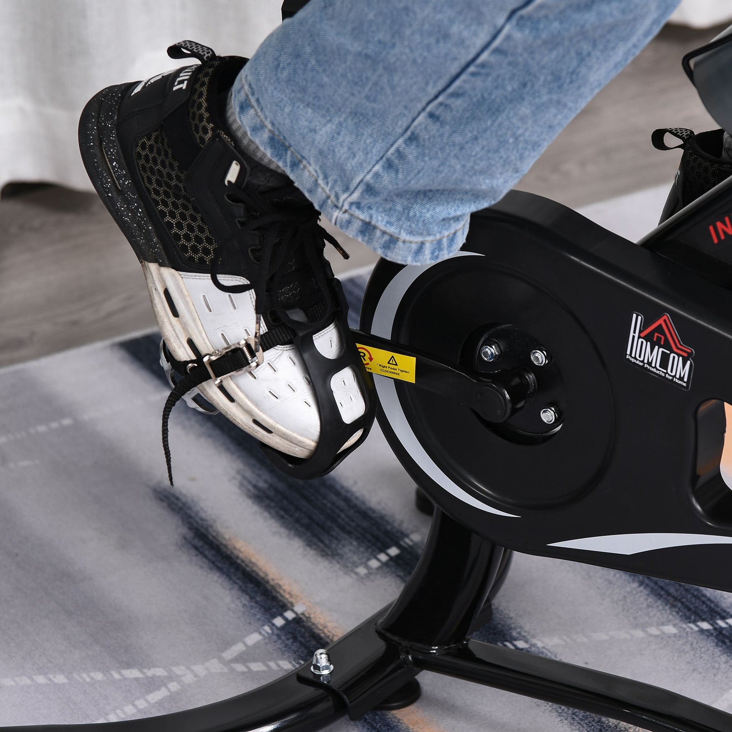 HOMCOM Indoor Stacjonarny rower treningowy 6 kg Flywheel Fitness Cardio Workout Bke Trainer do domowej siłowni z regulowanym oporem Monitor LCD Pad i uchwyt na butelkę Czarny
