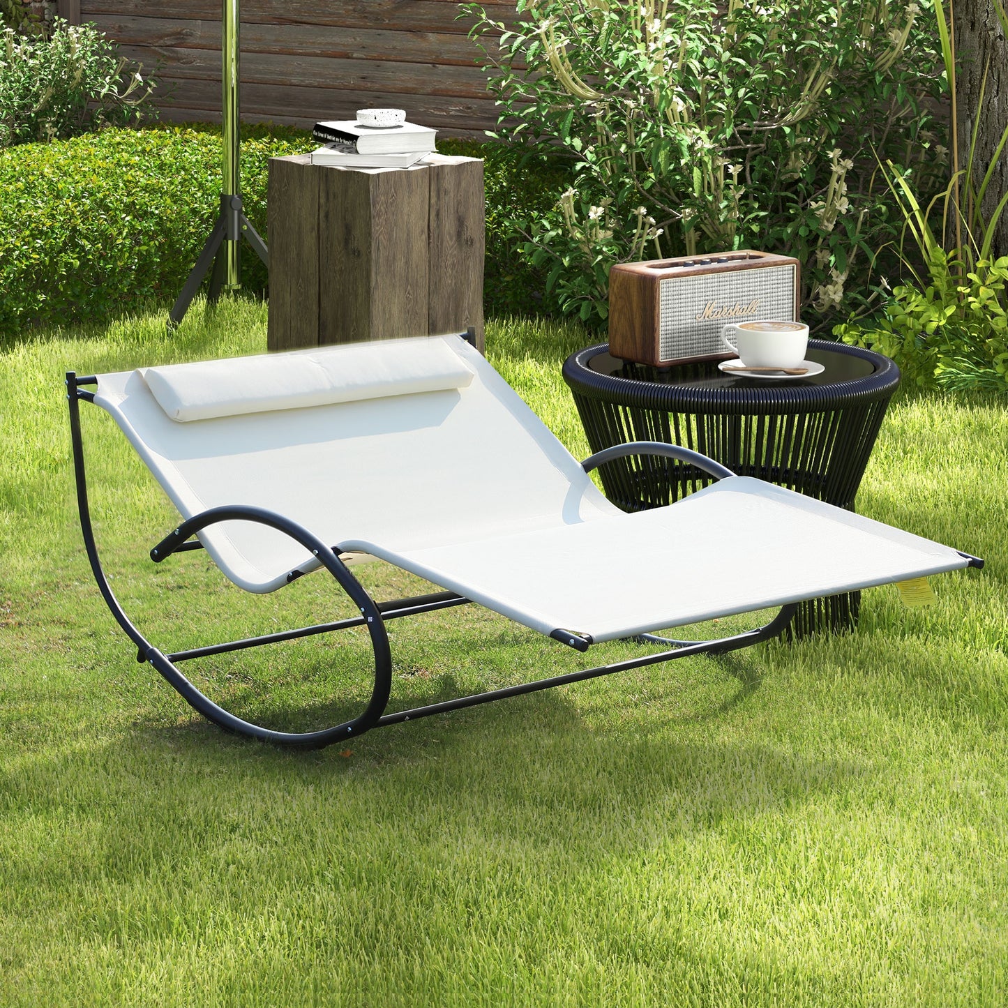 Leżak Outsunny Double Sun Lounger, bujany leżak z podłokietnikiem i poduszką zagłówkową, dla dwóch osób, do ogrodu na zewnątrz, kremowo-biały