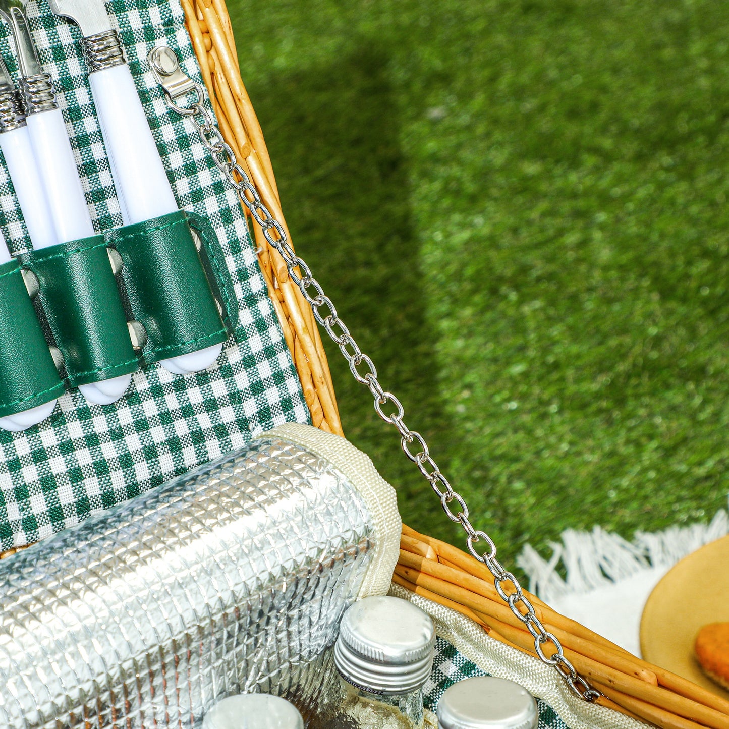 Outsunny Wicker Picnic Basket for 2 Person with Cooler Compartment, Picnic Hamper with Cutlery Service Kits and Carry Handle for Camping, Outdoor, Valentine Day, Chirtmas, Birthday, Light Brown
