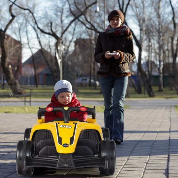 Samochód dla dzieci zasilany akumulatorem 12 V, z pilotem i muzyką MP3 – żółty