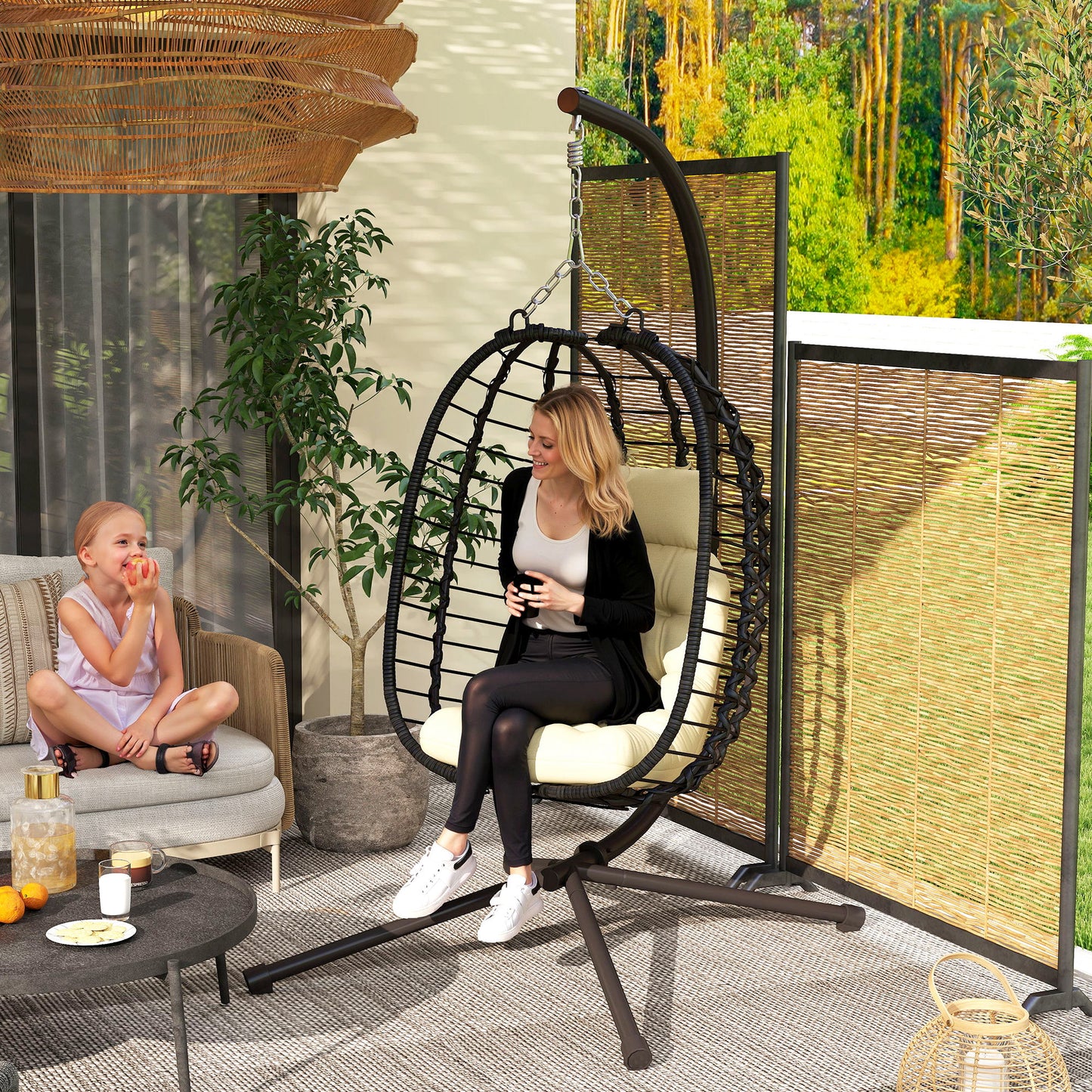 Outsunny Rattan Wiszący Fotel Jajko, Składany Wiklinowy Fotel Huśtawka Hamakowa z Poduszką, Stojak, Regulowana Wysokość, Poduszka Pod Głowę, Stalowa Rama Do Ogrodu Patio Wewnątrz Na Zewnątrz, Kremowo-Biały