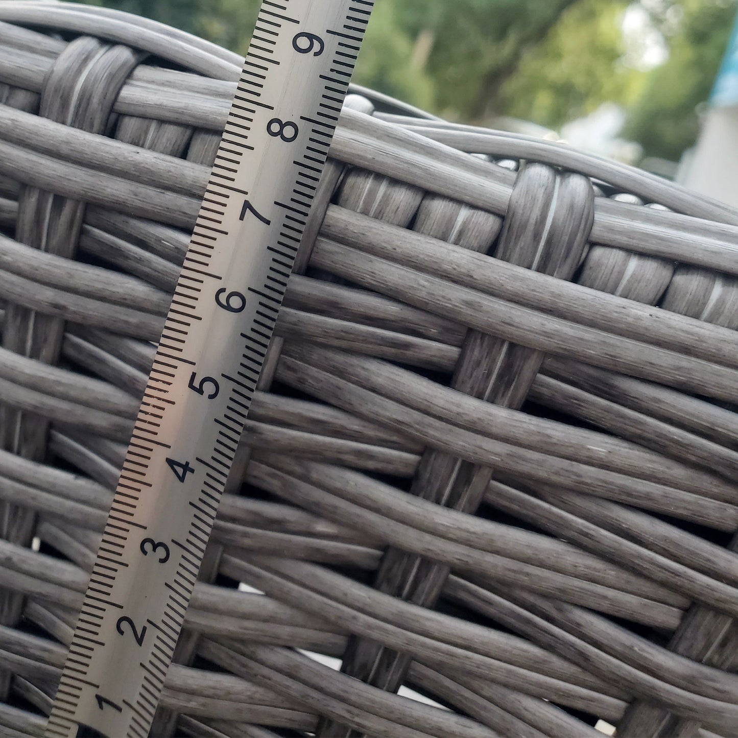 Leżak ogrodowy Outsunny z rattanu PE, regulowany, z jednym oparciem i wyjmowaną, zmywalną poduszką, na patio i do ogrodu, w kolorze ciemnoszarym