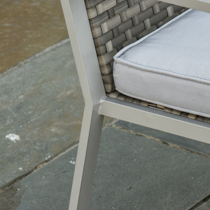 Zestaw mebli ogrodowych Outsunny 4PC z rattanu 2 pojedyncze sofy, fotele, 1 ławka z poduszkami i stolik kawowy Patio Backyard Wicker Weave