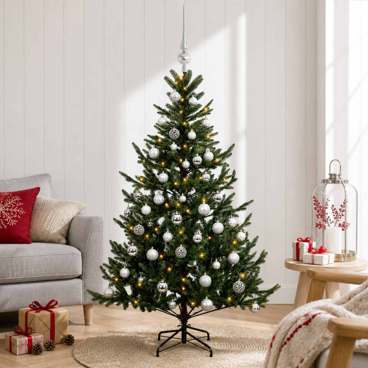 Artificial Christmas Tree with Bauble 150 LEDs Green 120 cm with LEDs & silver balls