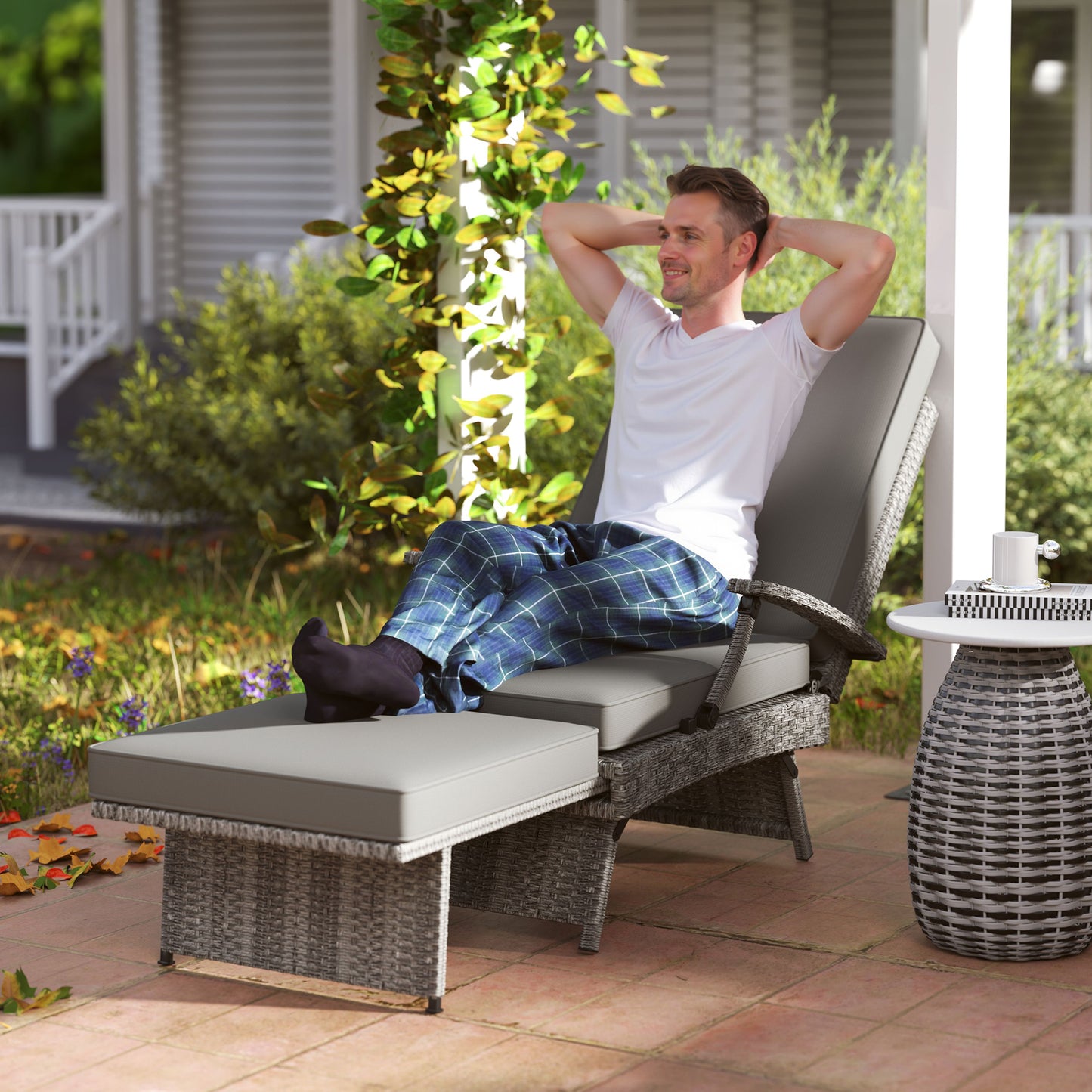 Outsunny 80√Ç¬∞ Reclining Rattan Lounger - Grey