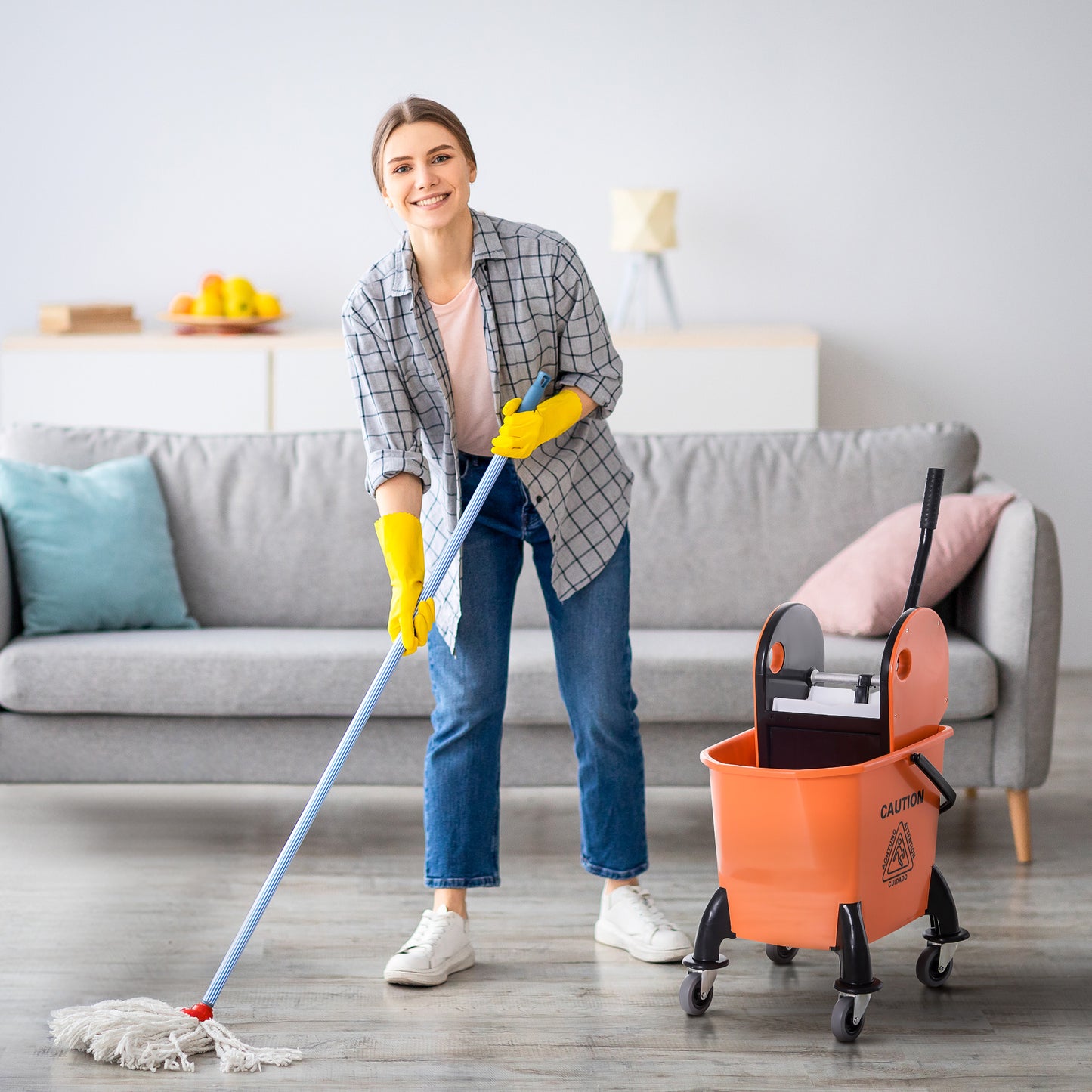 Wiadro do mopa HOMCOM 25L z wyciskarką, kółkami i uchwytem - pomarańczowe