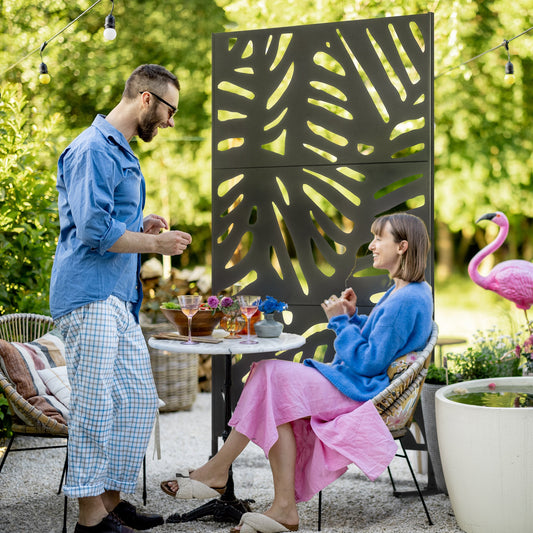 Outsunny Dekoracyjny Ekran Prywatności Ogrodowej ze Stojakiem, 6.5FT Wolnostojący Metalowy Zewnętrzny Przegroda, Dekoracyjny Panel Prywatności ze Śrubami Rozporowymi do Ogrodowego Basenu z Hydromasażem, Duży Styl Liści, Czarny