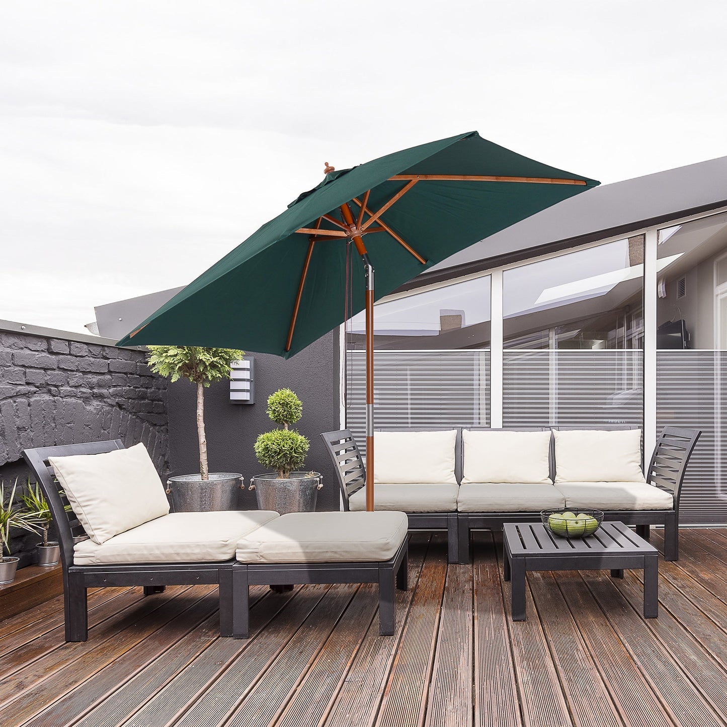 مظلة خارجية من Outsunny Garden Umbrella Patio Umbrella Market، مظلة شمسية خارجية 6 أضلاع مع إطار من الخشب والخيزران، بني أخضر