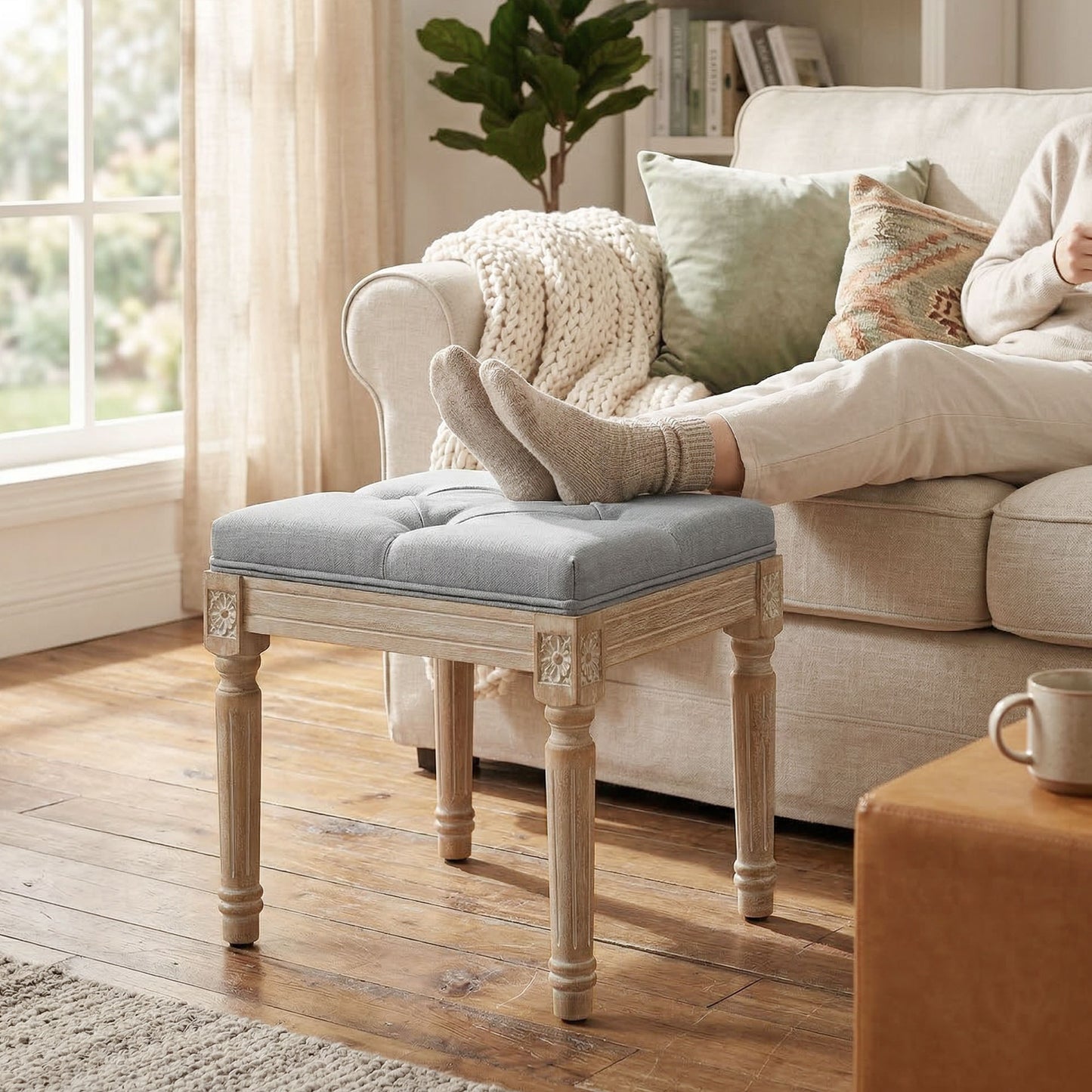 HOMCOM Vintage Foot Stool, Tufted Square Footrest with Wood Legs, Light Grey