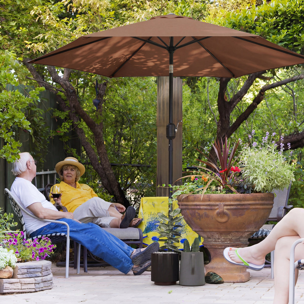 Outsunny 2.6 m Garden Parasol Umbrella with Aluminium Pole, Outdoor Patio Umbrella with Tilt and Crank, Vent, Coffee