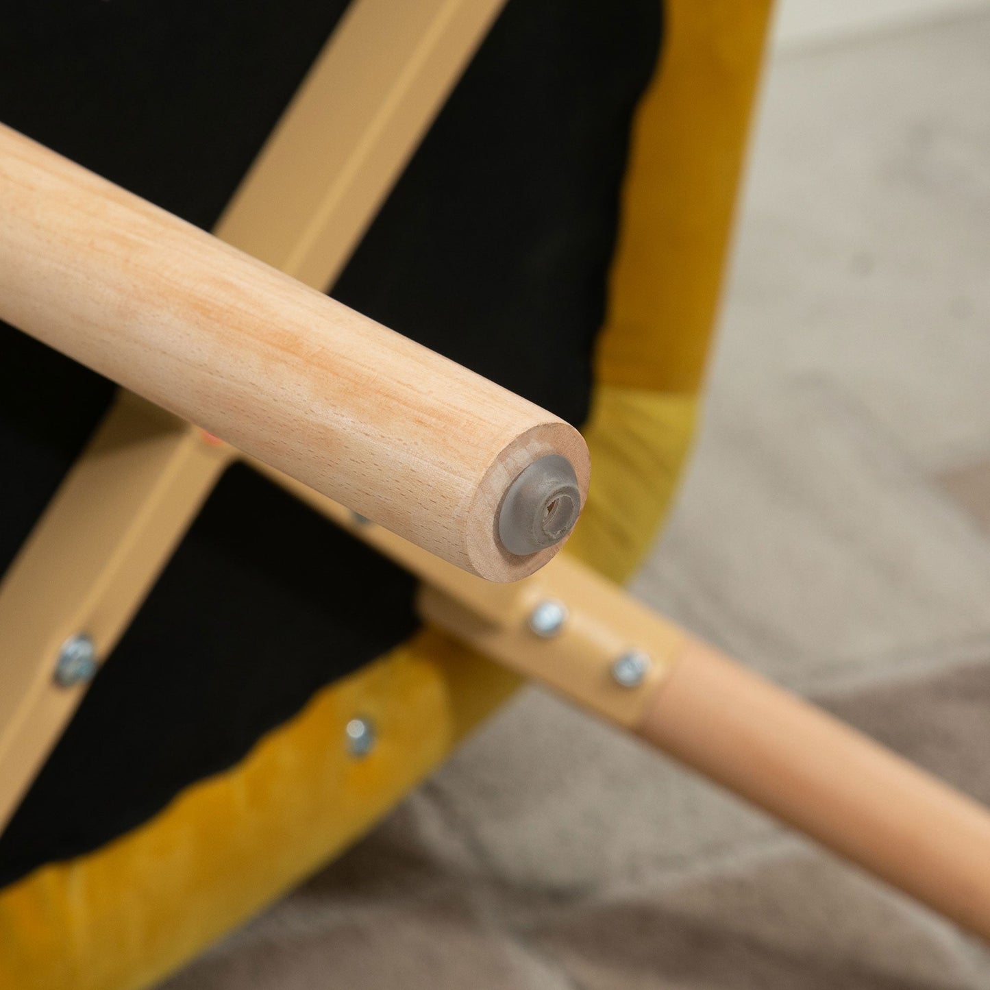 كرسي HOMCOM Modern Accent Chair بذراعين مبطن بمخمل ملمس مخملي مع مسند ظهر مجنح، كرسي صالة ترفيهي مبطن بأرجل خشبية، باللون الأصفر