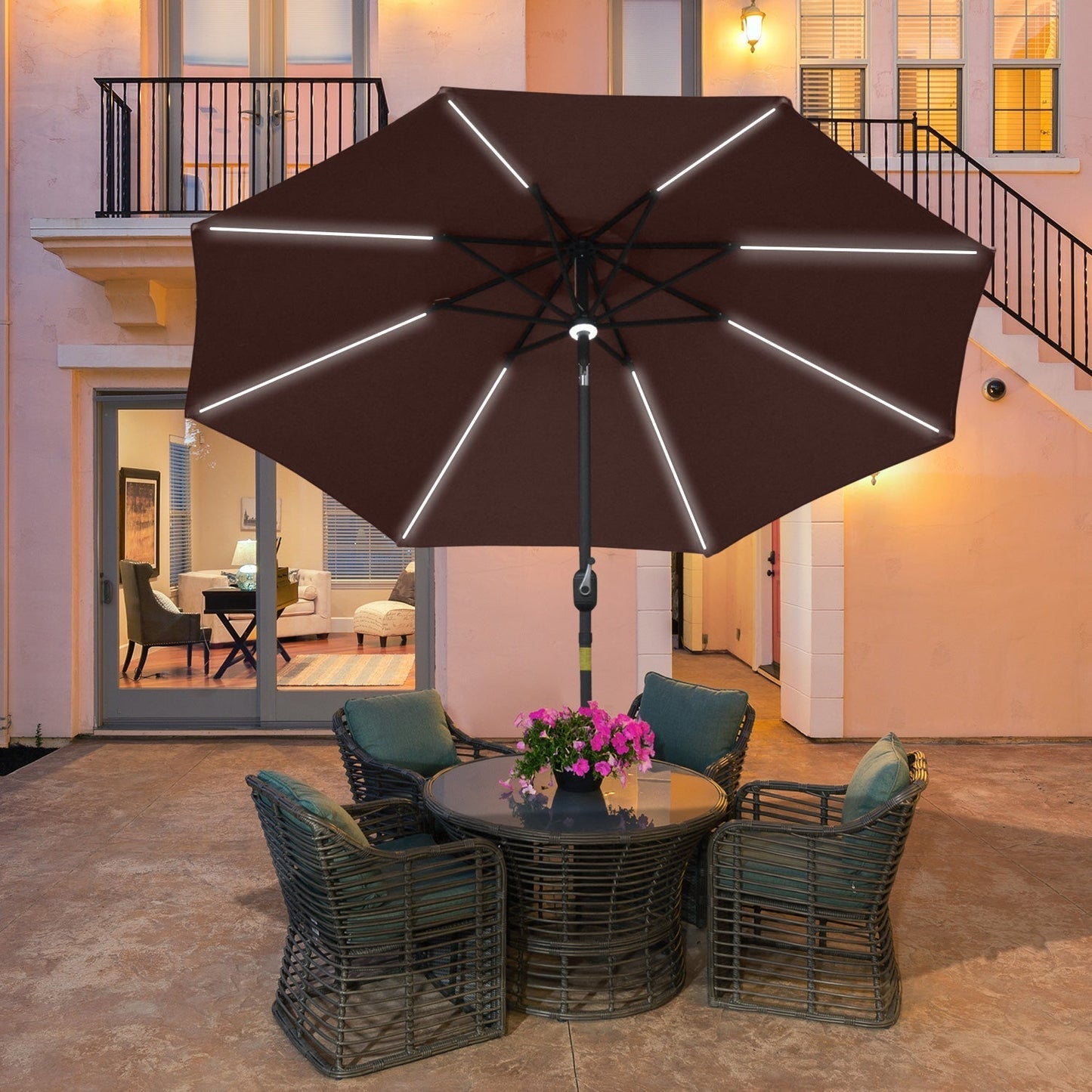 Outsunny 2.7m Garden Parasol Sun Umbrella Patio Summer Shelter w / LED Solar Light، مظلة بزاوية، فتحة تهوية، إمالة كرنك، بني فاتح