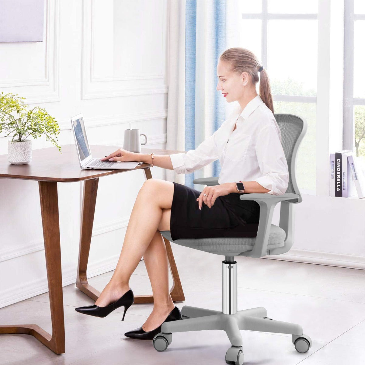 Adjustable Desk Chair with 5 Rolling Casters for Kids-Gray