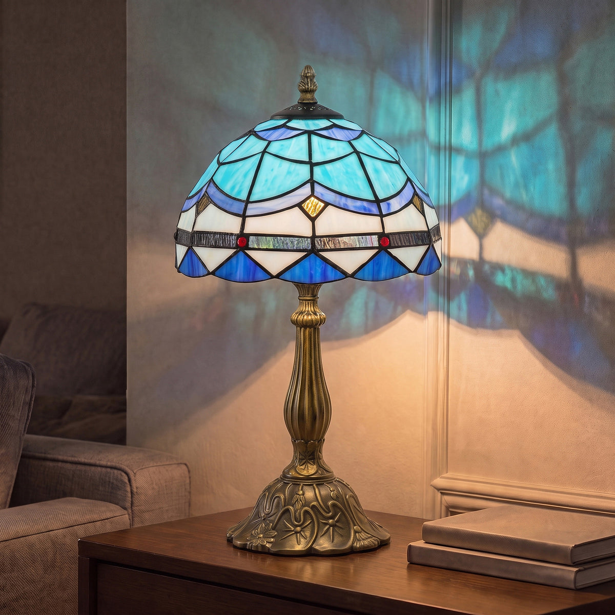 HOMCOM Tiffany Stained Glass Table Lamp, Handmade Antique Bedside Lamp, Decorative Night Light