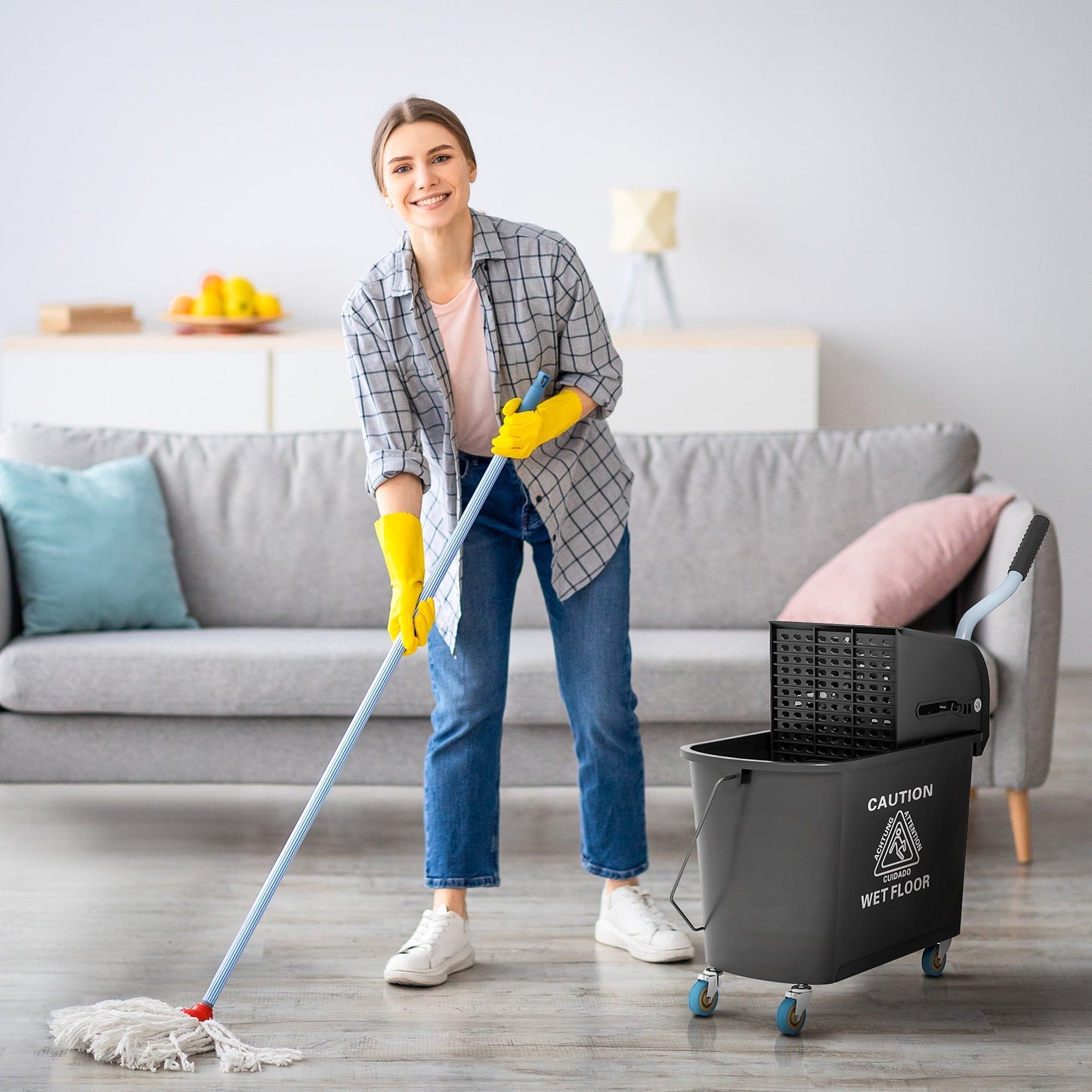 HOMCOM 20L Compact Mop Bucket on Wheels, with Water Separation Panel - Black