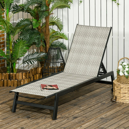 كراسي استلقاء للتشمس من Outsunny Outdoor PE Rattan، كرسي استرخاء للفناء من الخيزران مع مسند ظهر بخمسة أوضاع، عجلات لغرفة الشمس، الحديقة، بجانب حمام السباحة، أسود