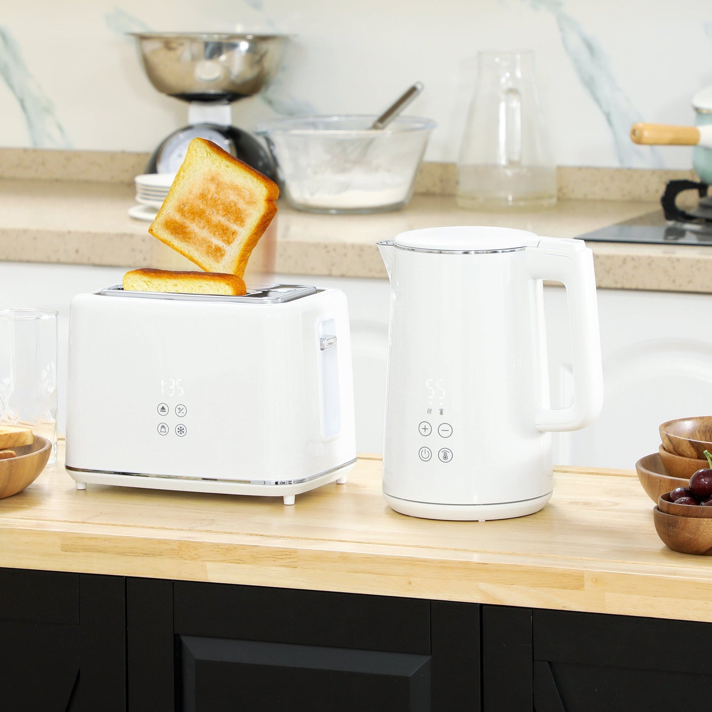 HOMCOM Polished Stainless Steel Kettle and Toaster Set - White