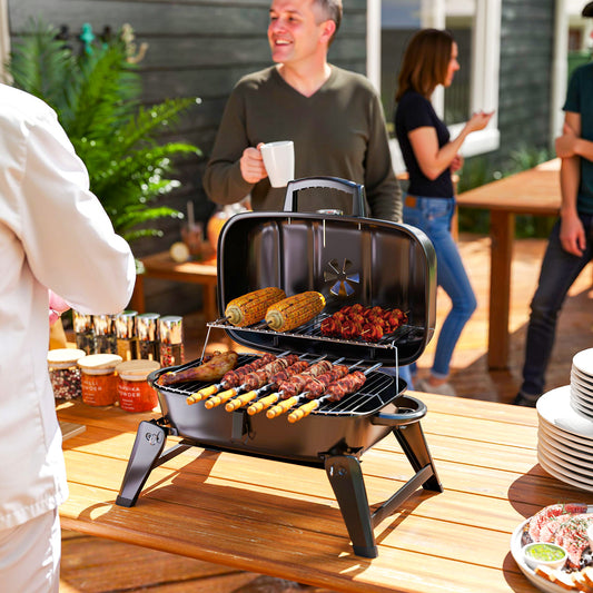 Grill węglowy Outsunny składany grill BBQ o powierzchni do gotowania 1232 cm, regulowanym otworze wentylacyjnym, termometrze, uchwytach na piknik kempingowy, czarny