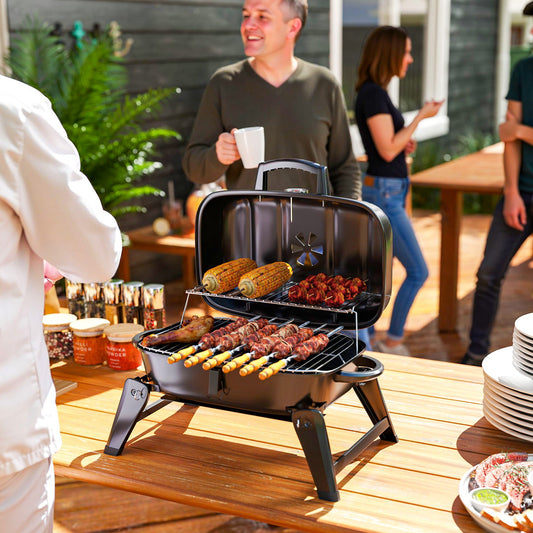 Grill węglowy Outsunny składany grill BBQ o powierzchni do gotowania 1232 cm, regulowanym otworze wentylacyjnym, termometrze, uchwytach na piknik kempingowy, czarny