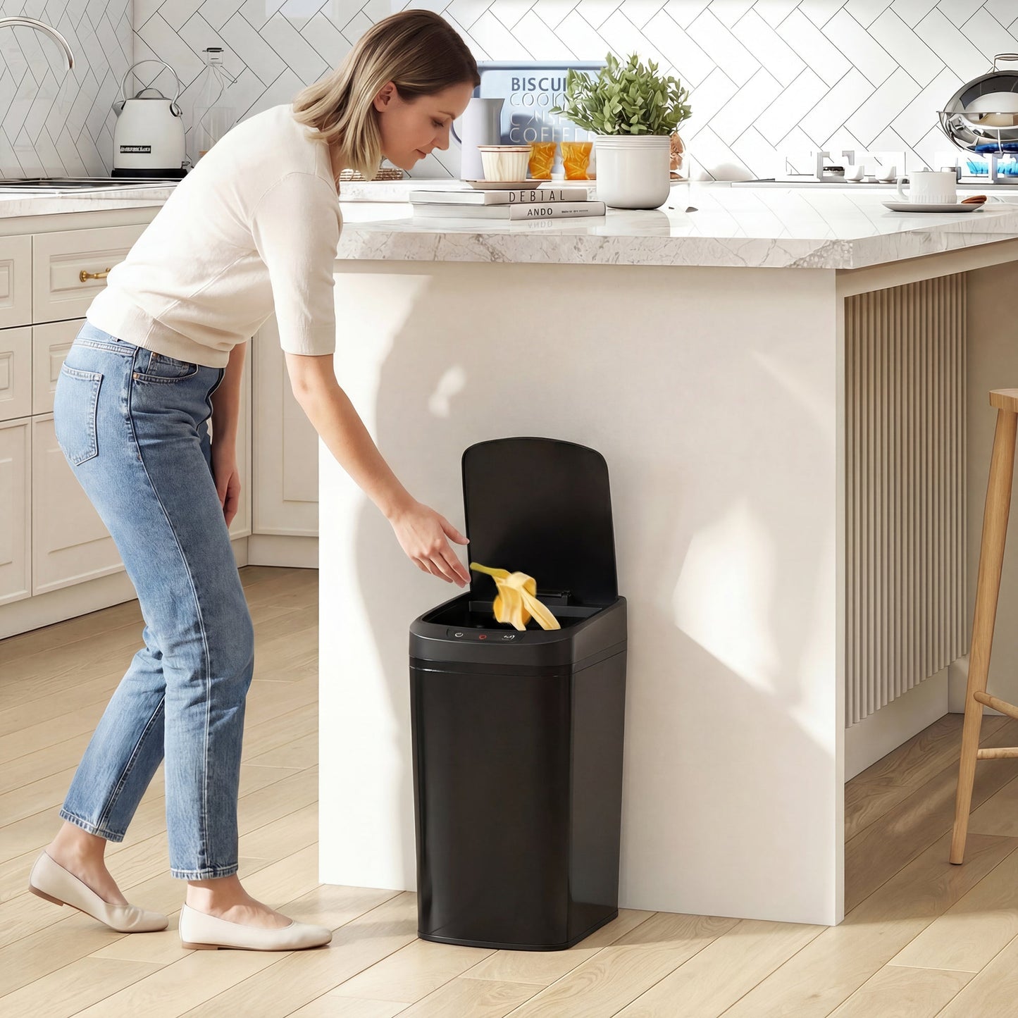 HOMCOM 12L Sensor Bin, Automatic Touchless Motion Sensor Kitchen Bin with Fingerprint Resistant Stainless Steel, Black